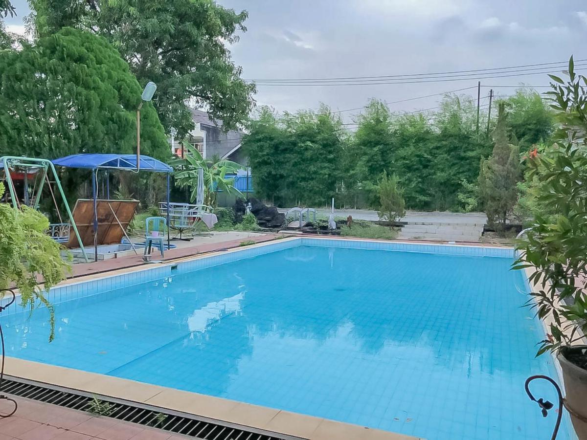 Rumah Panggung Guest House Syariah Mitra Reddoorz Cirebon Eksteriør billede