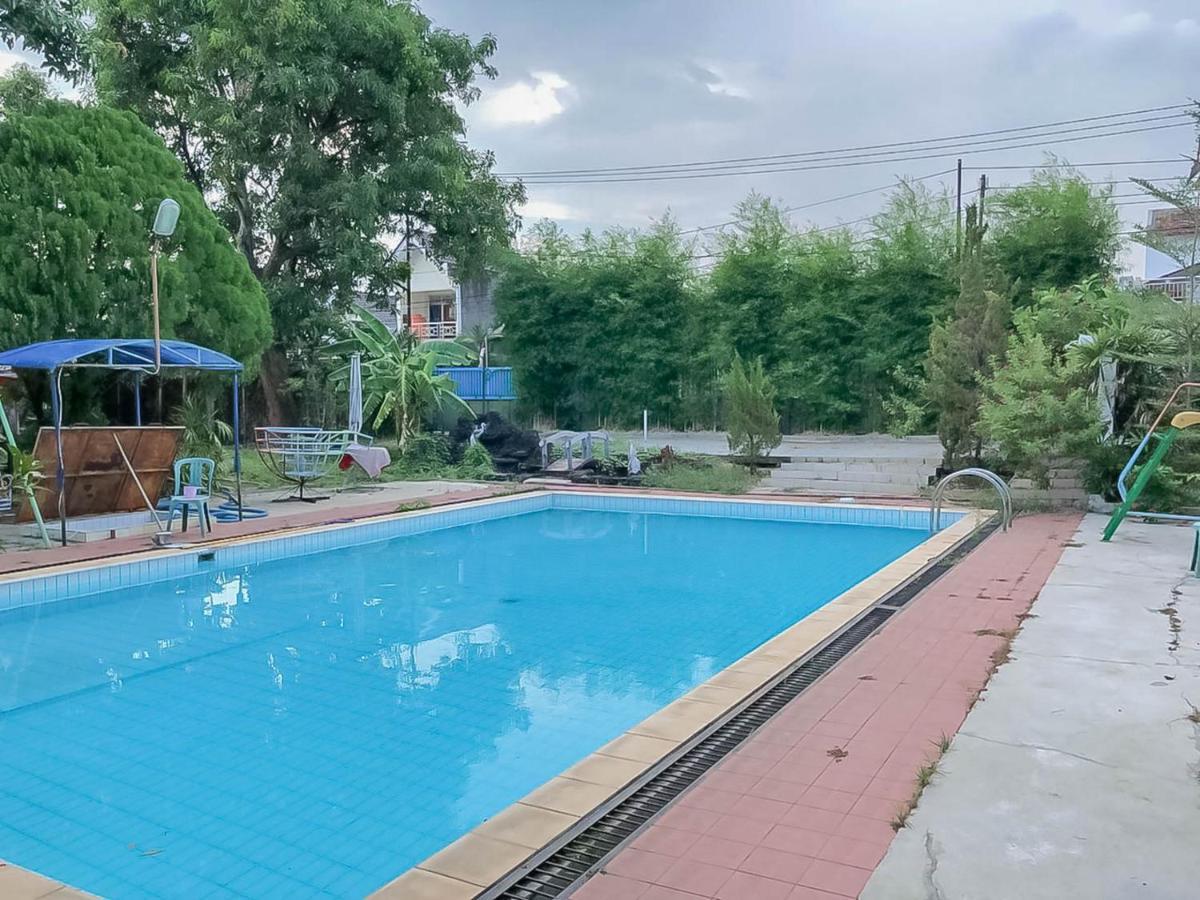 Rumah Panggung Guest House Syariah Mitra Reddoorz Cirebon Eksteriør billede